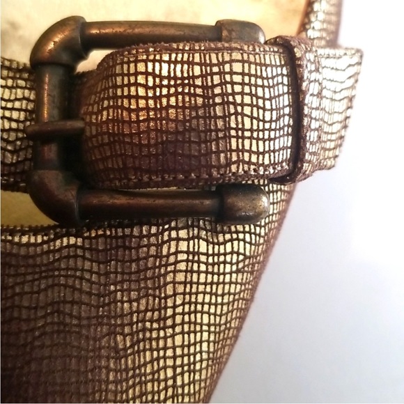 MANOLO BLAHNIK Gold Cracked Leather Print Slingback Heels 38.5/8.5 - Picture 7 of 11